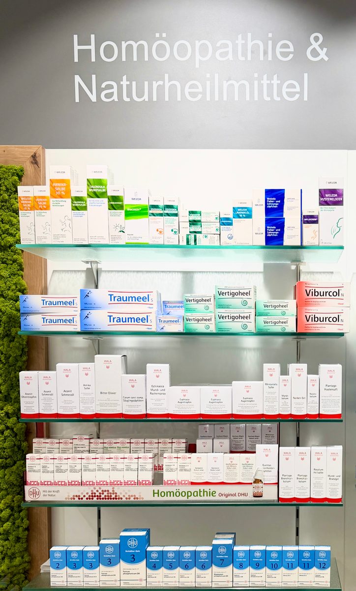 Sortiment zu Naturheilmitteln und Homöopathie in der Schloss-Apotheke Eislingen