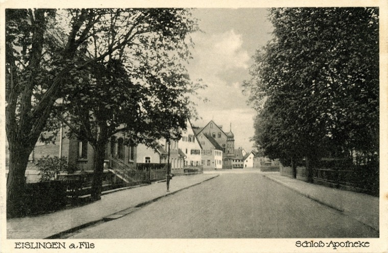 Schloss-Apotheke und Umgebung um 1920