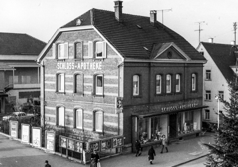 Schloss-Apotheke und Schloss-Theater im Jahr 1968
